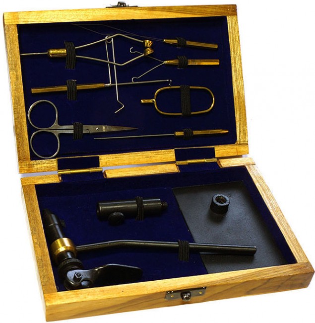 Набор инструментов для вязания мушек малый со станком Kosadaka FL-1185 Набор инструментов для вязания мушек малый со станком Kosadaka FL-1185